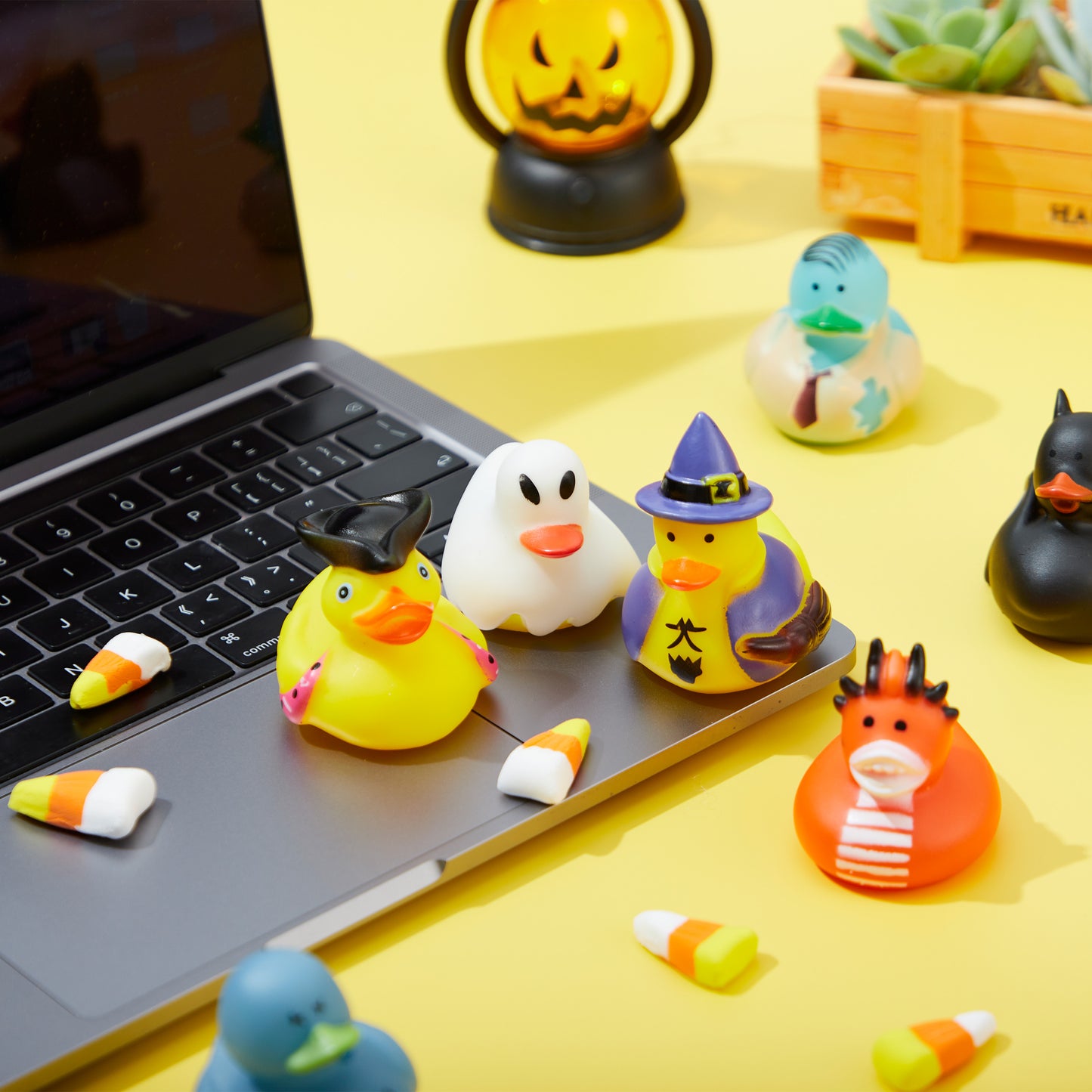 SYNCFUN 18 Pcs Halloween Rubber Ducks,Halloween Toys Rubber Ducks in Bulk for Baby Toddlers Kids,Halloween Bath Toy Basket Prizes,Halloween Toys for Trick or Treaters