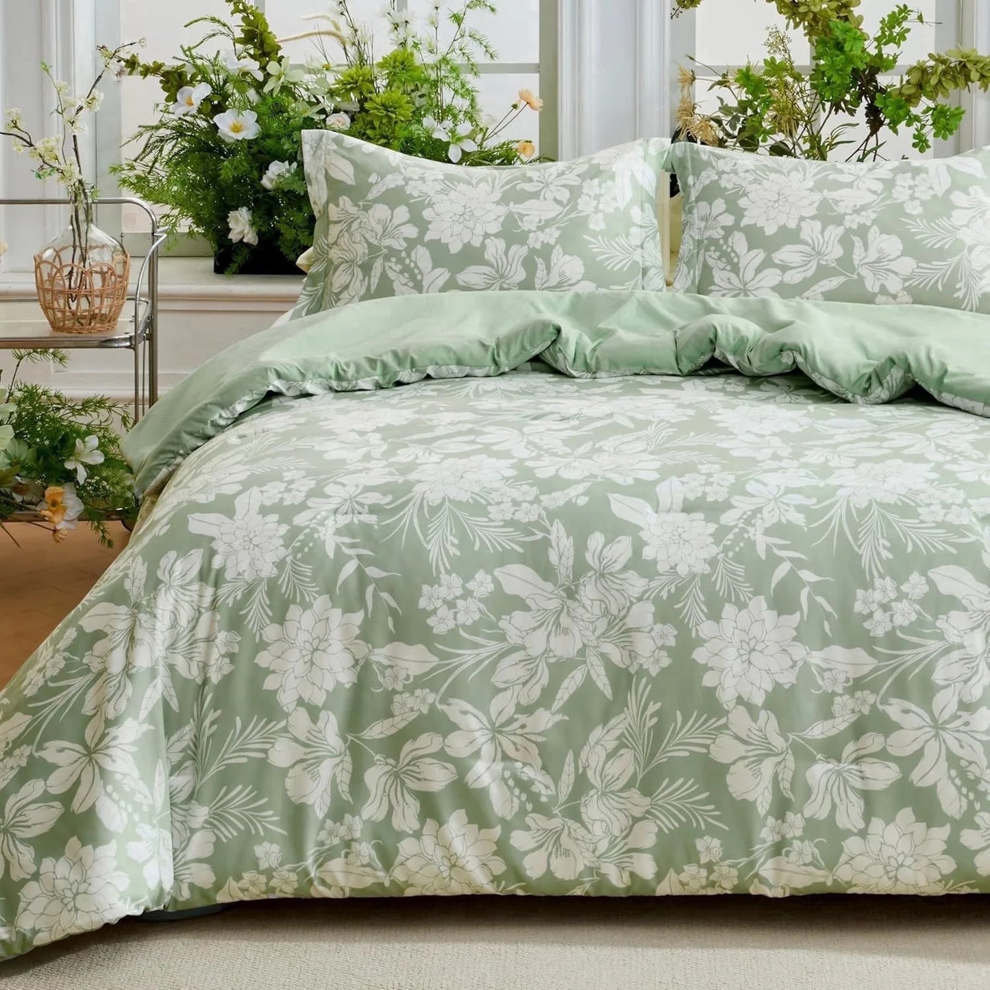 Joyfy Queen Comforter Set Sage Green, 3 Pieces Floral Queen Bedding Set with 1 Soft Reversible Botanical Flower Comforter and 2 Pillow Shams, Bed in a Bag for All Seasons