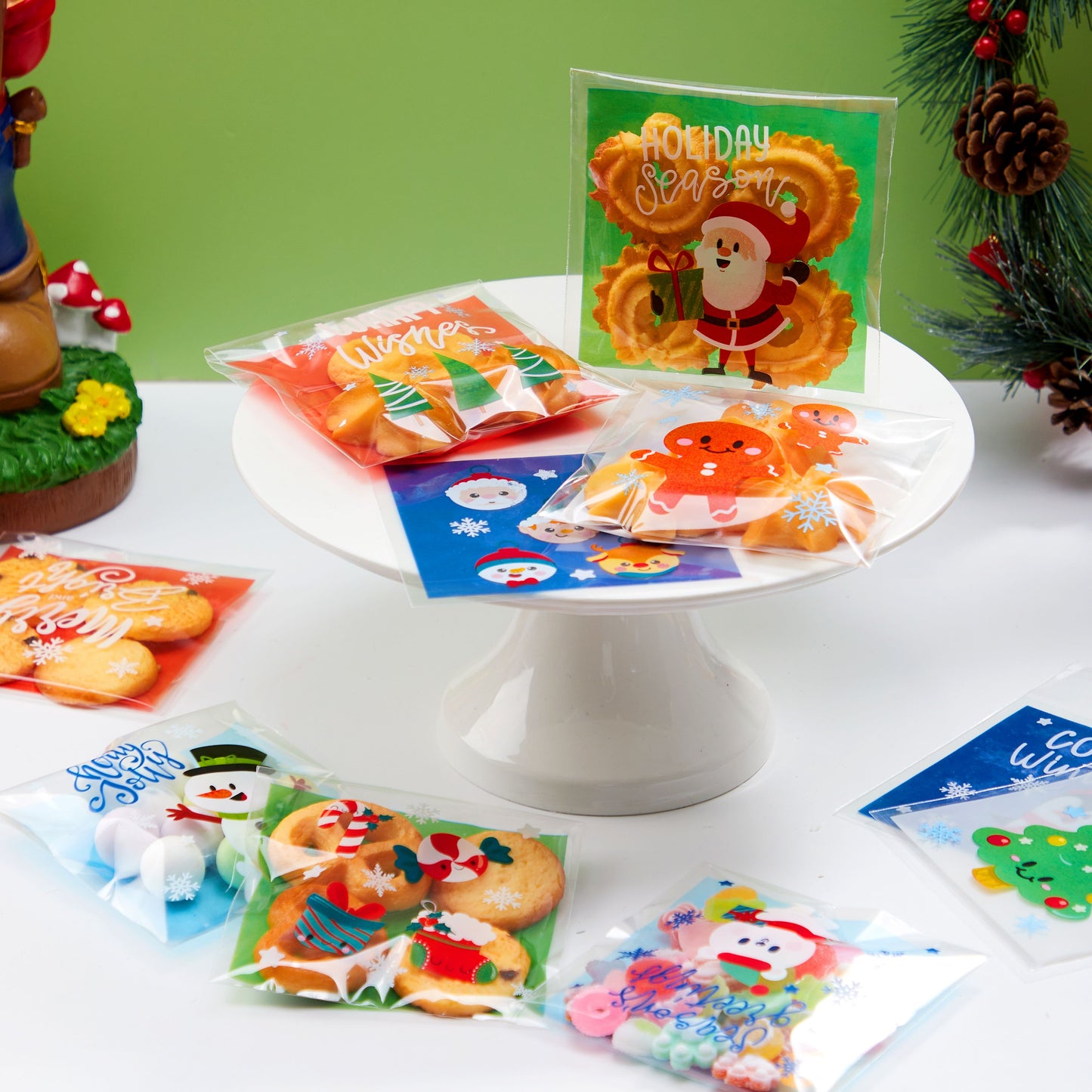 Joyfy 300 Pcs Christmas Cookie Bags Self-adhesive Candy Bags Plastic Cellophane Treat Bags for Holiday Treats, Christmas Party Favors Supplies, Cute Christmas Cello Gift Bags, Xmas Goodie Bags