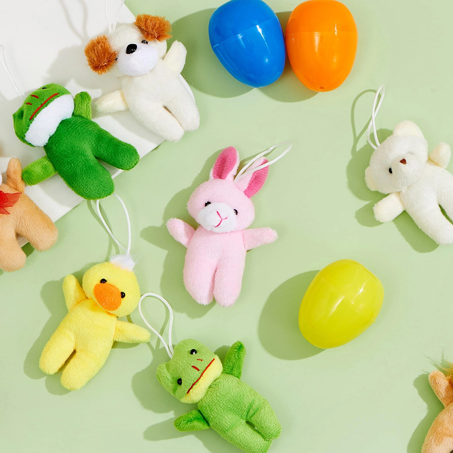 15 children pre charge Easter eggs with plush animals, fill Easter baskets with mini animal keychains,