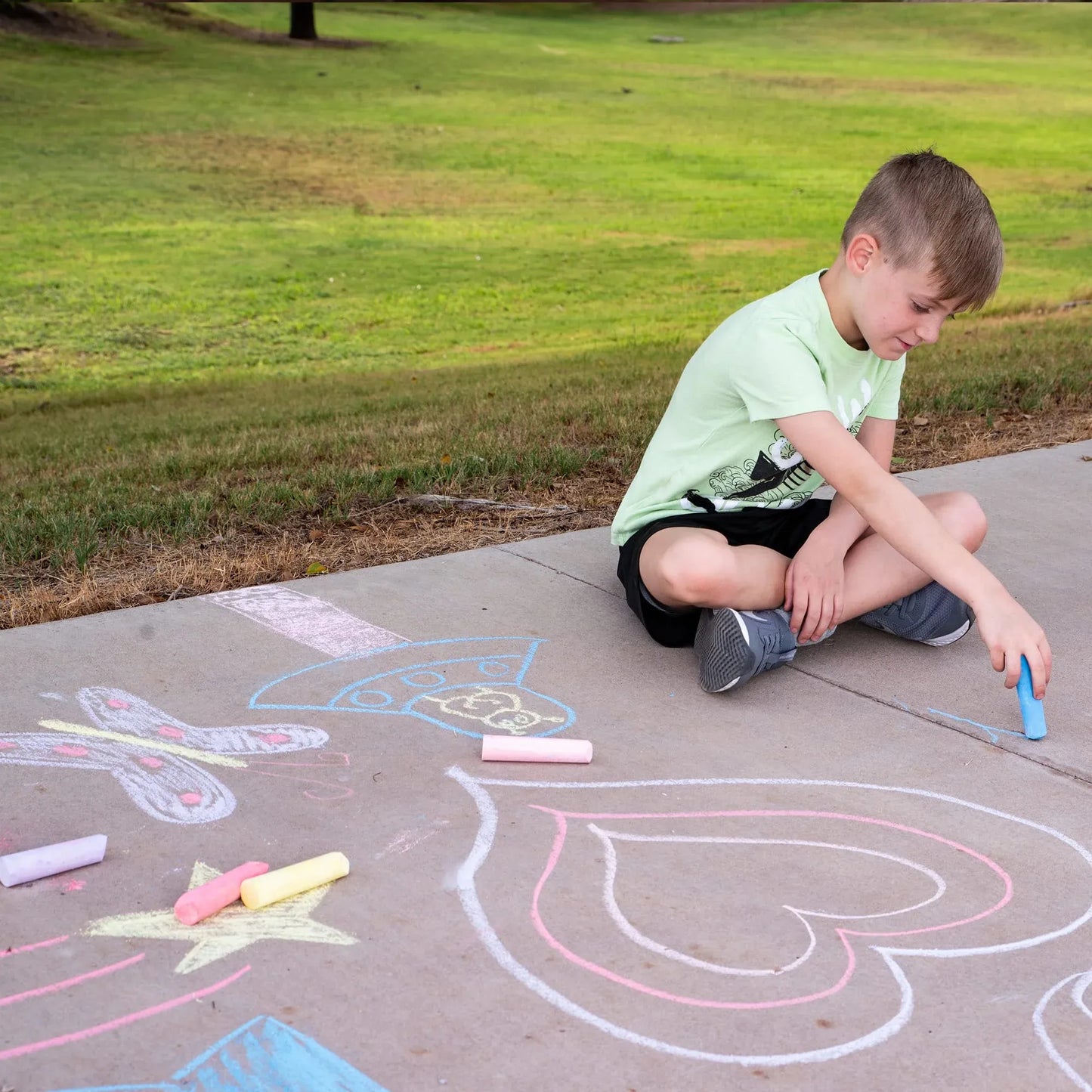 Syncfun 180PCS Washable Sidewalk Chalks, Outdoor Non-Toxic Jumbo Chalk Set for Art Play, 20 Colors