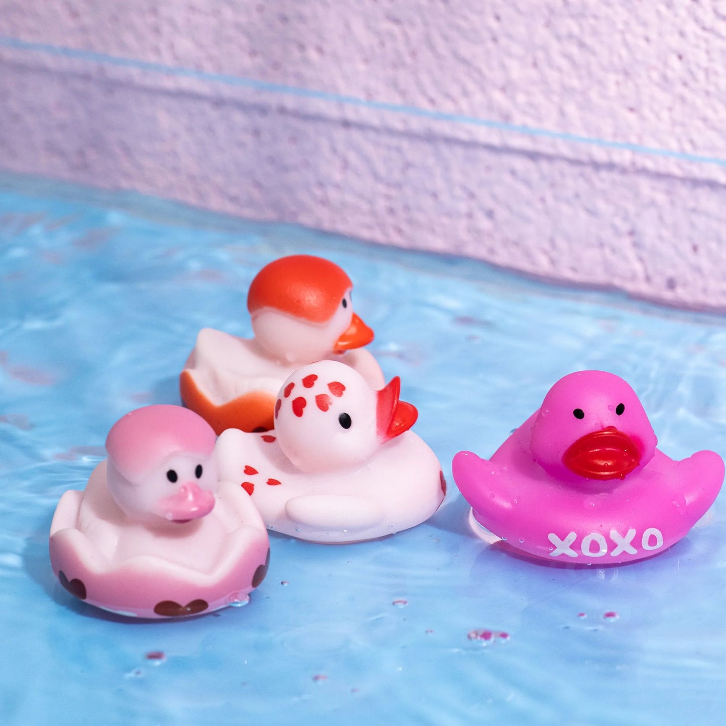 18 Pcs Valentine’s Day Gift Cards with Rubber Duck for Kids,Mini Rubber Duck Bath Toys for Classroom Exchange Prizes, Valentine Party Favors Toys