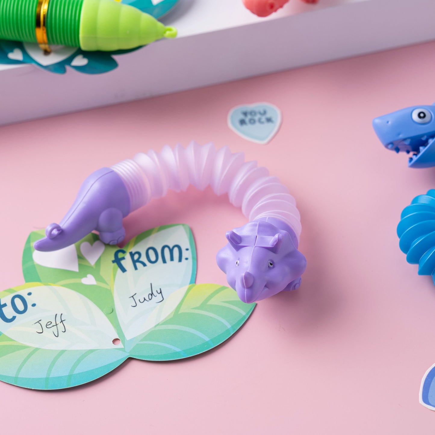 30 Packs Valentine’s Day Gift Cards with Critter Pop Tubes, Stress Relief Fidget Toys, Telescopic Tube Toys for Kids Valentine's Party Favors, Classroom Gift Exchange and Goodie Bag Filler