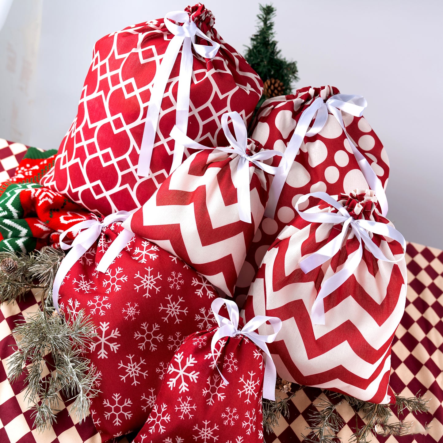 Joyfy Christmas Drawstring Gift Bags, 6Pcs Santa Sack Large Medium Small Sized Gift Wrapping Bag Set Xmas Party Supply Giant Gifts Decorations