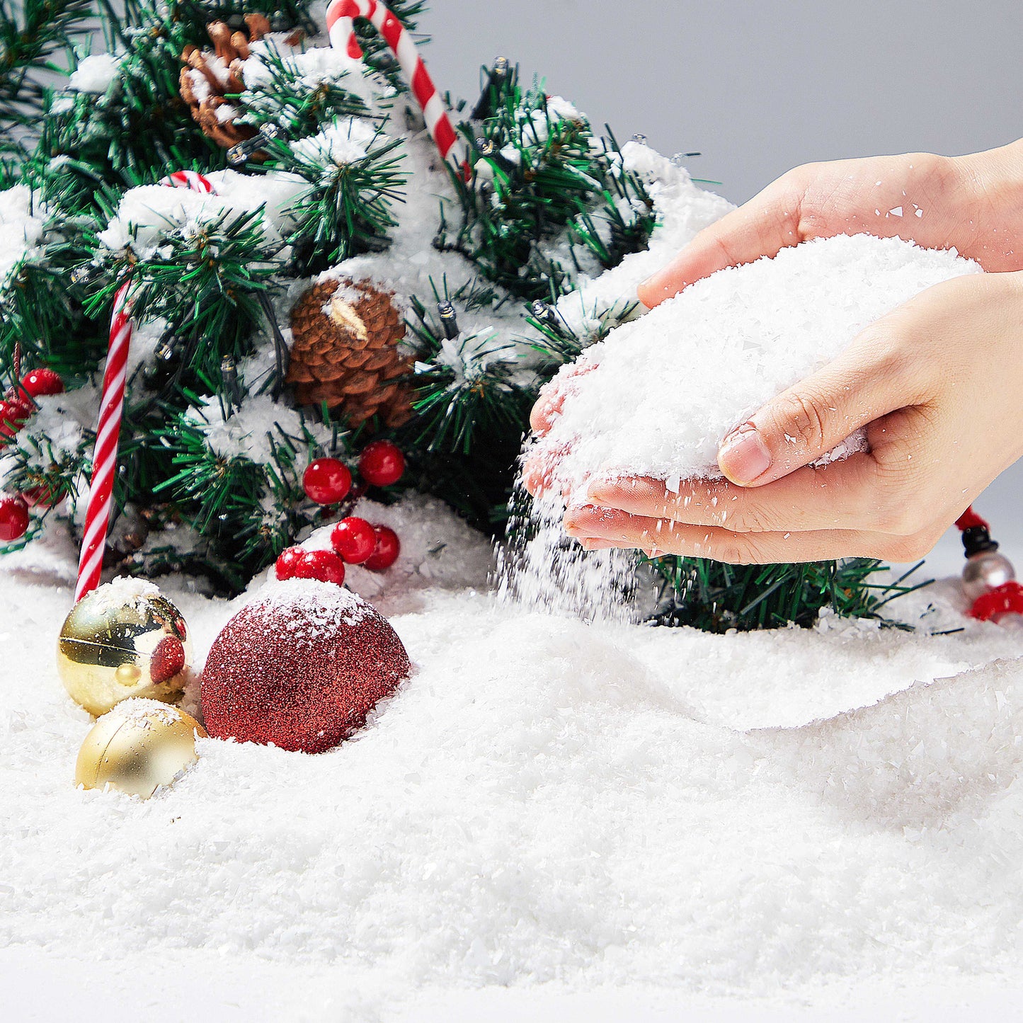 SYNCFUN 10 Oz Artificial Snow, 280g Plastic Fake Snow for Winter Decoration Christmas Tree Decoration Holiday Decor and Winter Displays and Handcraft (White)