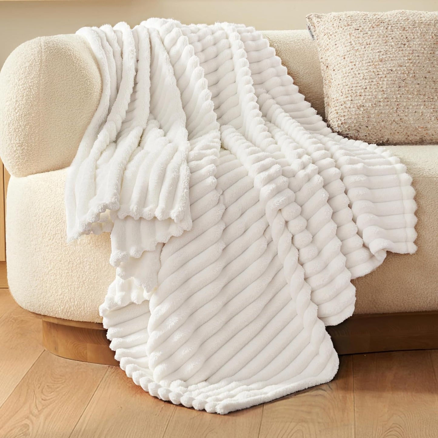 Joyfy Throw Blanket for Couch,Bed,Sofa,White Flannel Blanket,Soft Throw Blanket ,Gifts for Women Mom Girls,Throw Home Room Decor Aesthetic for Women Mothers Christmas Birthday Gifts 50x60 Inches