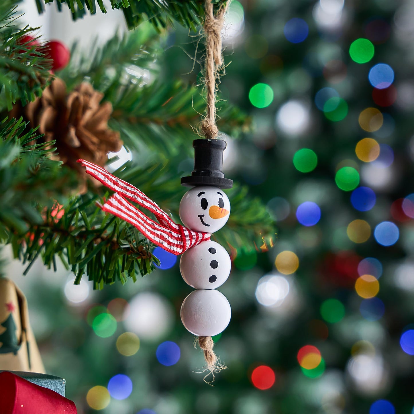 Joyfy 173 Pcs Christmas Wooden Beads Craft, Make Your Own Craft Wood Round Beads Make up to 30 Hanging Ornaments of Snowman, Santa Santa & Elf for Christmas Decoration