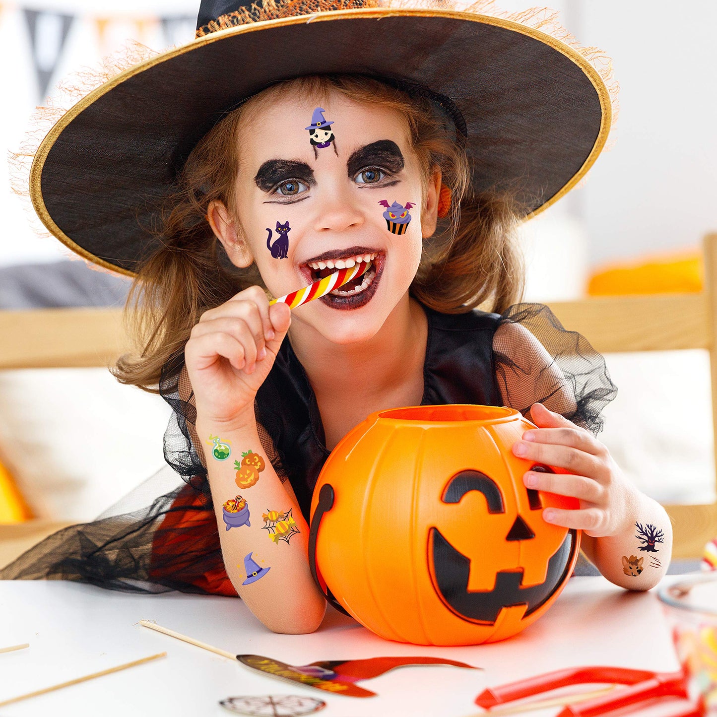 JOYIN 300+ Assorted Halloween Temporary Tattoos including Glow in the Dark Tattoos for Kids Halloween Trick or Treat Party Supplies, Class Hang out Give away Treat