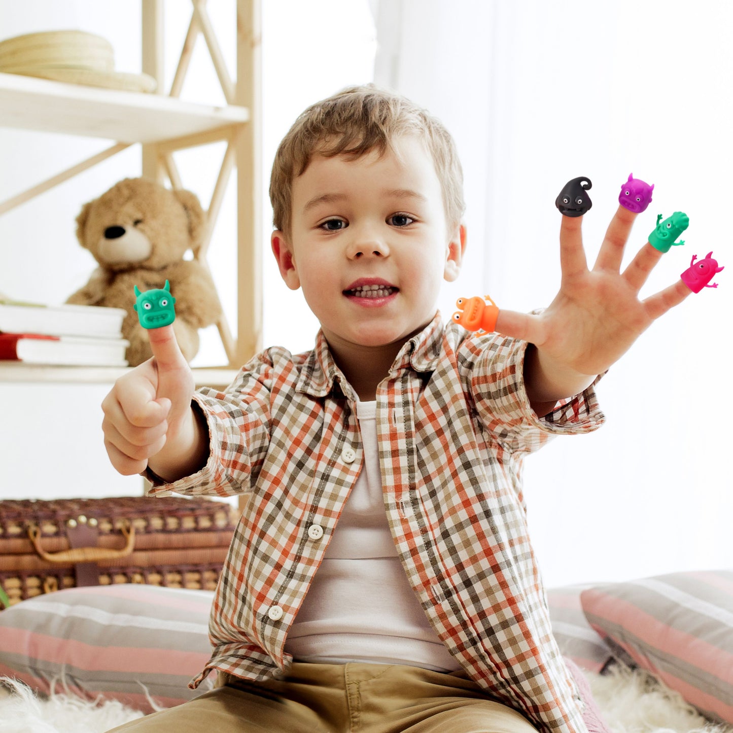 30 Packs Valentine's Day Finger Puppets with Cards, Classroom Exchange Gift for Kids, Valentine's Party Favors, Holiday Reward Prizes