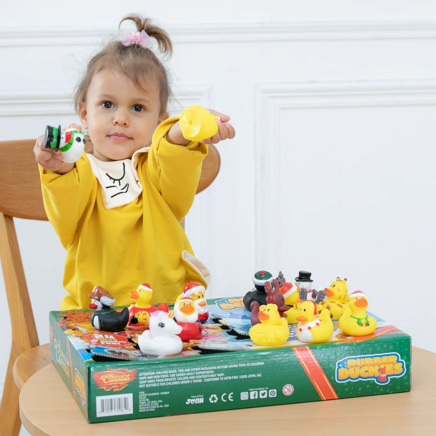 SYNCFUN Christmas 24 Days Advent Calendar with 24 Rubber Ducks for Kids