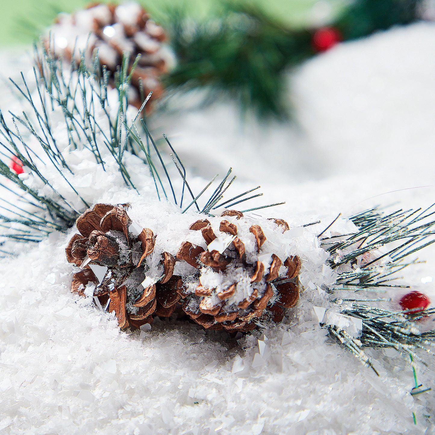 SYNCFUN 10 Oz Artificial Snow, 280g Plastic Fake Snow for Winter Decoration Christmas Tree Decoration Holiday Decor and Winter Displays and Handcraft (White)