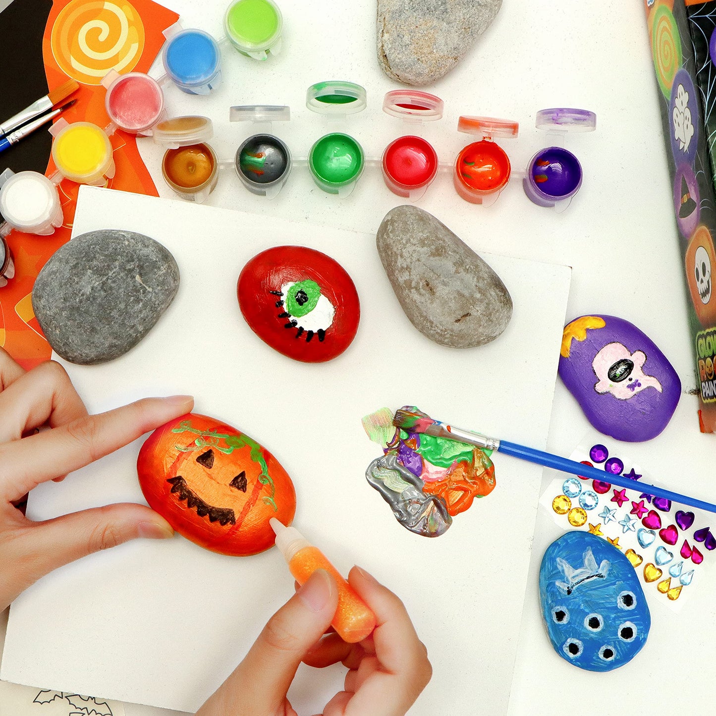 12 Halloween Rock Painting Kit, Glow in the Dark Rock Painting with 12 Paint Tubs for Kids Unisex