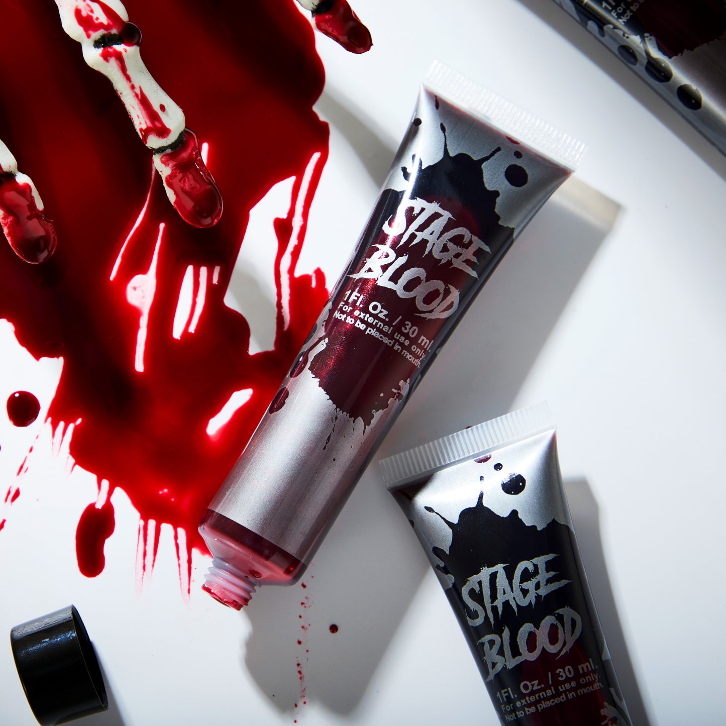 SYNCFUN 4 Pcs Halloween Fake Blood,1oz Vampire Blood Makeup Tube,Halloween Blood Zombie Makeup,Vampire Makeup Kit for Adults,Halloween Costume Vampire Accessories
