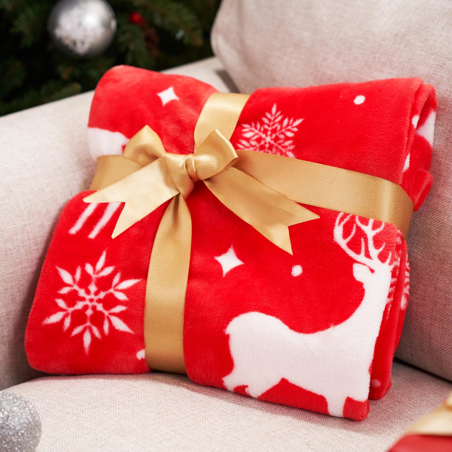 Christmas Throw Blanket - Soft Sherpa Fleece Blanket - Warm Plush Christmas Decoration - Winter Cozy Holiday Cabin Throw for Sofa Couch - 50” x 60" Red Reindeer
