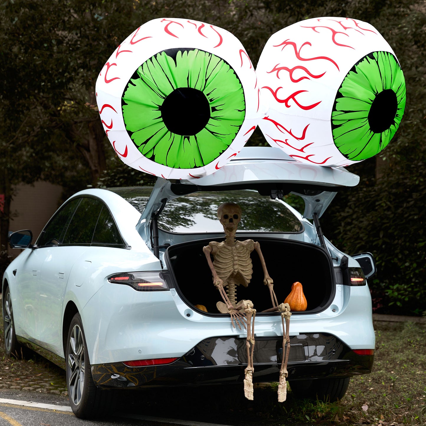 Syncfun 2 Pack Halloween Inflatable Huge Green Eyeballs with Build-in LEDs Halloween Blow up Yard Decorations,3 FT Diameter