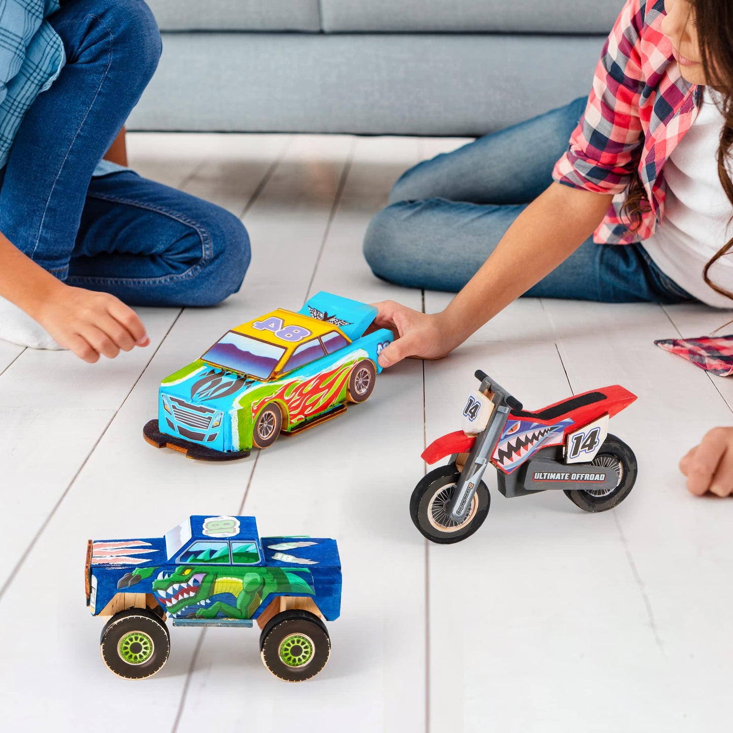 SYNCFUN 3 Piece DIY Wooden Race Car Painting Kit for Kids, Birthday Toy for Boys Girls Ages 6+