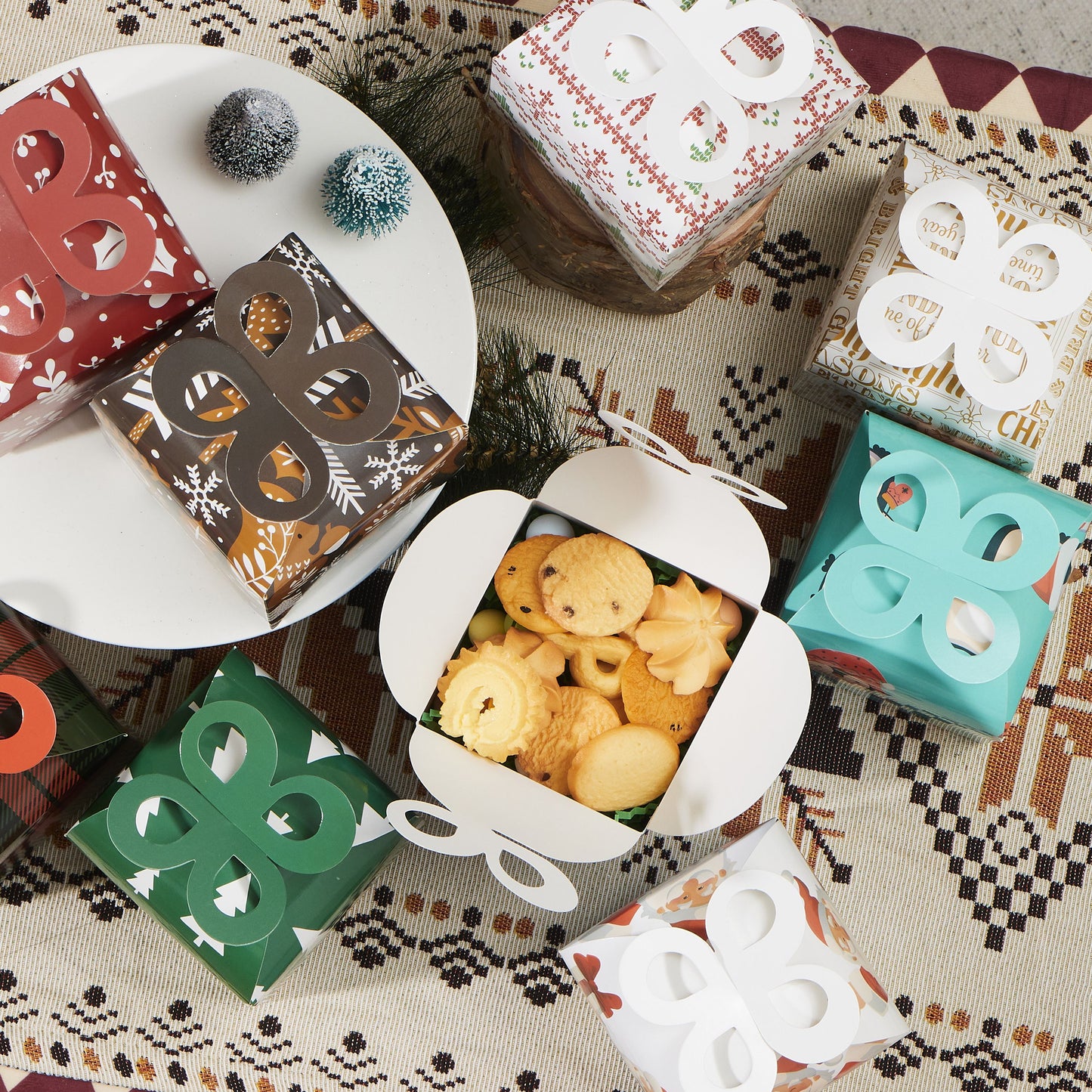SYNCFUN 36 Pcs 3D Christmas Goodie Gift Boxes with Bow for Xmas Holiday Wedding Decoration Candy Cookie Boxes, Kids School Classrooms Party Favor Supplies
